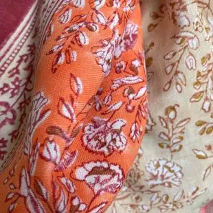 chezpaulette.store-bindi-atelier-foulard-imprime-floral-beige-terracotta-sarika-poudre-orange-bordeau-corail-tissus-coton