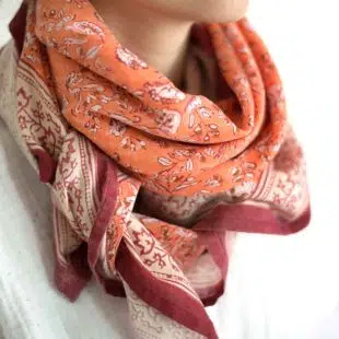 chezpaulette.store-bindi-atelier-foulard-imprime-floral-bordeaux-rouge-orange-sarika-papaye-tissus-coton-2